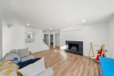 $445,000 | 909 West 85th Street, Kansas City, MO 64114