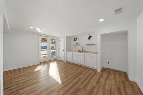 $445,000 | 909 West 85th Street, Kansas City, MO 64114