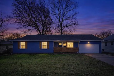 $445,000 | 909 West 85th Street, Kansas City, MO 64114