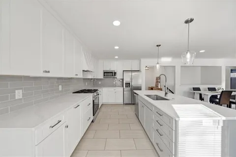 $460,000 | 909 West 85th Street, Kansas City, MO 64114