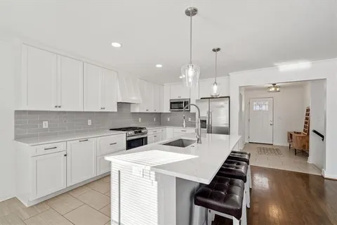 $445,000 | 909 West 85th Street, Kansas City, MO 64114