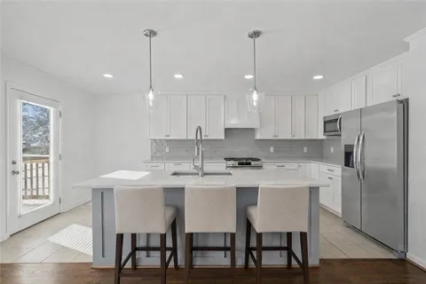 $445,000 | 909 West 85th Street, Kansas City, MO 64114