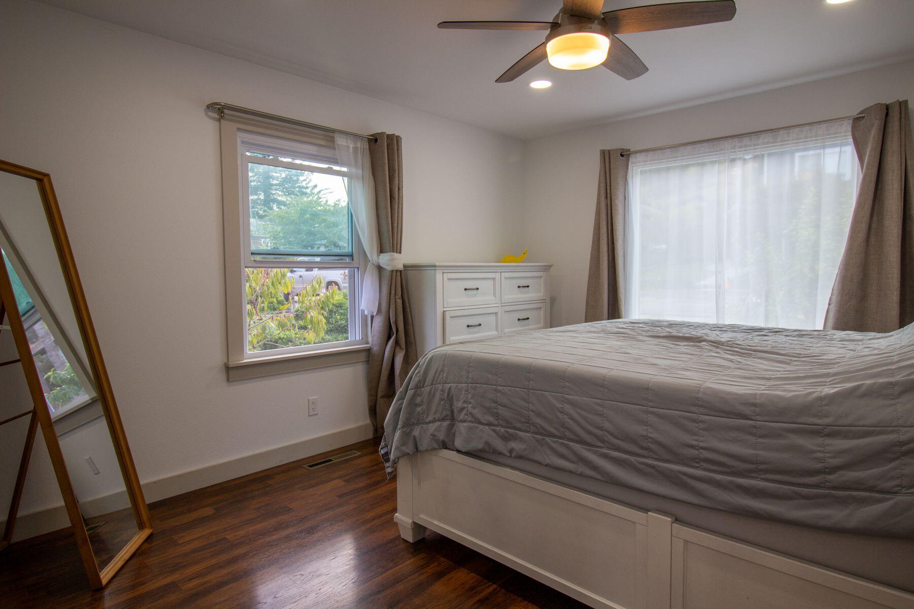 590 View Avenue Rio Dell, CA 95562 - Photo 16 of 36 a bedroom with a bed and a window