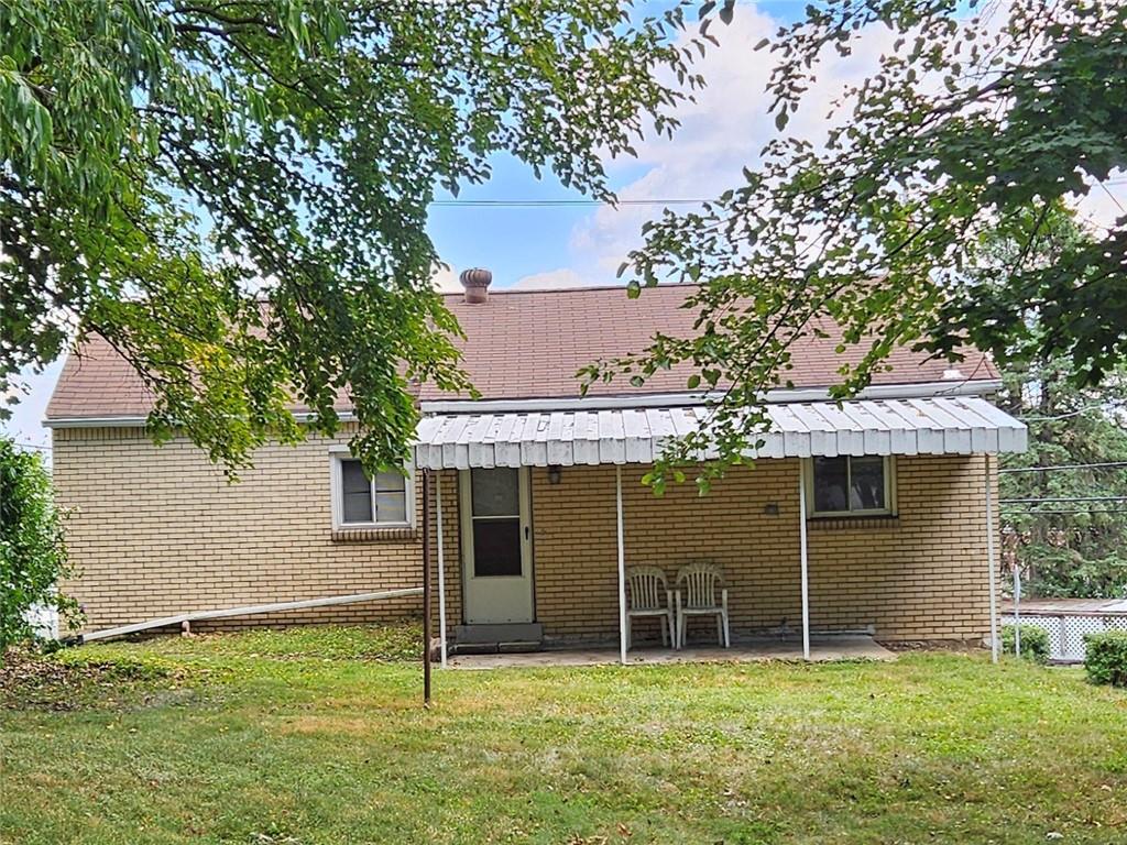605 McCoy Road McKees Rocks, PA 15136 - Photo 21 of 39 a house that has a tree in front of the house