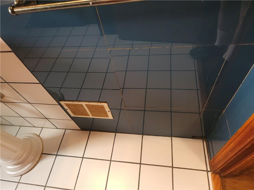605 McCoy Road McKees Rocks, PA 15136 - Photo 28 of 39 a bathroom with a shower