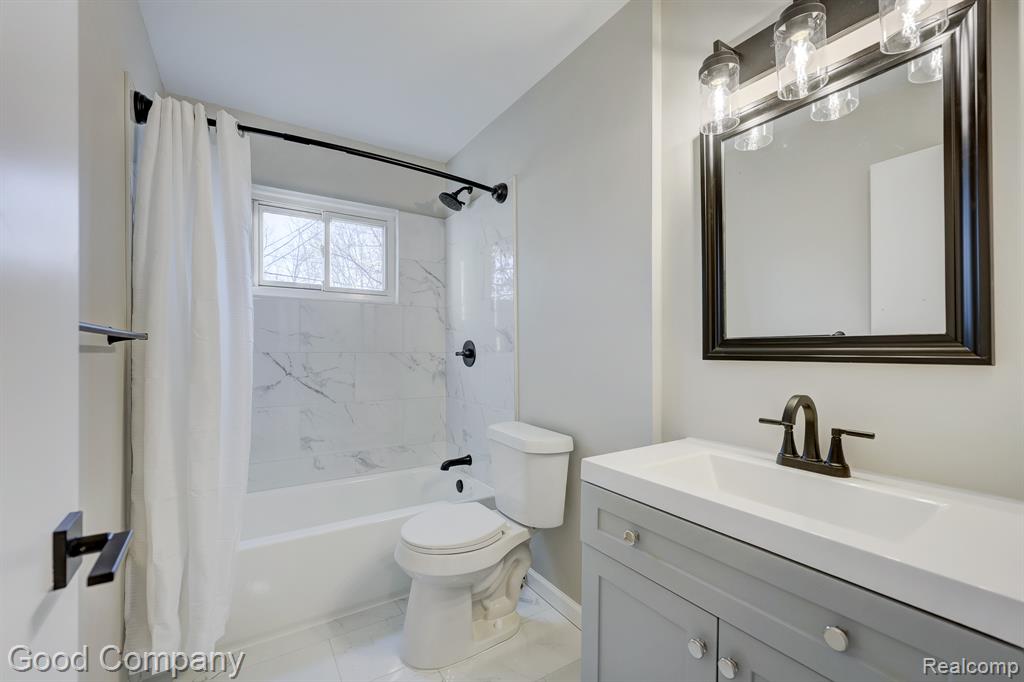 550 Roth Boulevard Clawson, MI 48017 - Photo 7 of 18