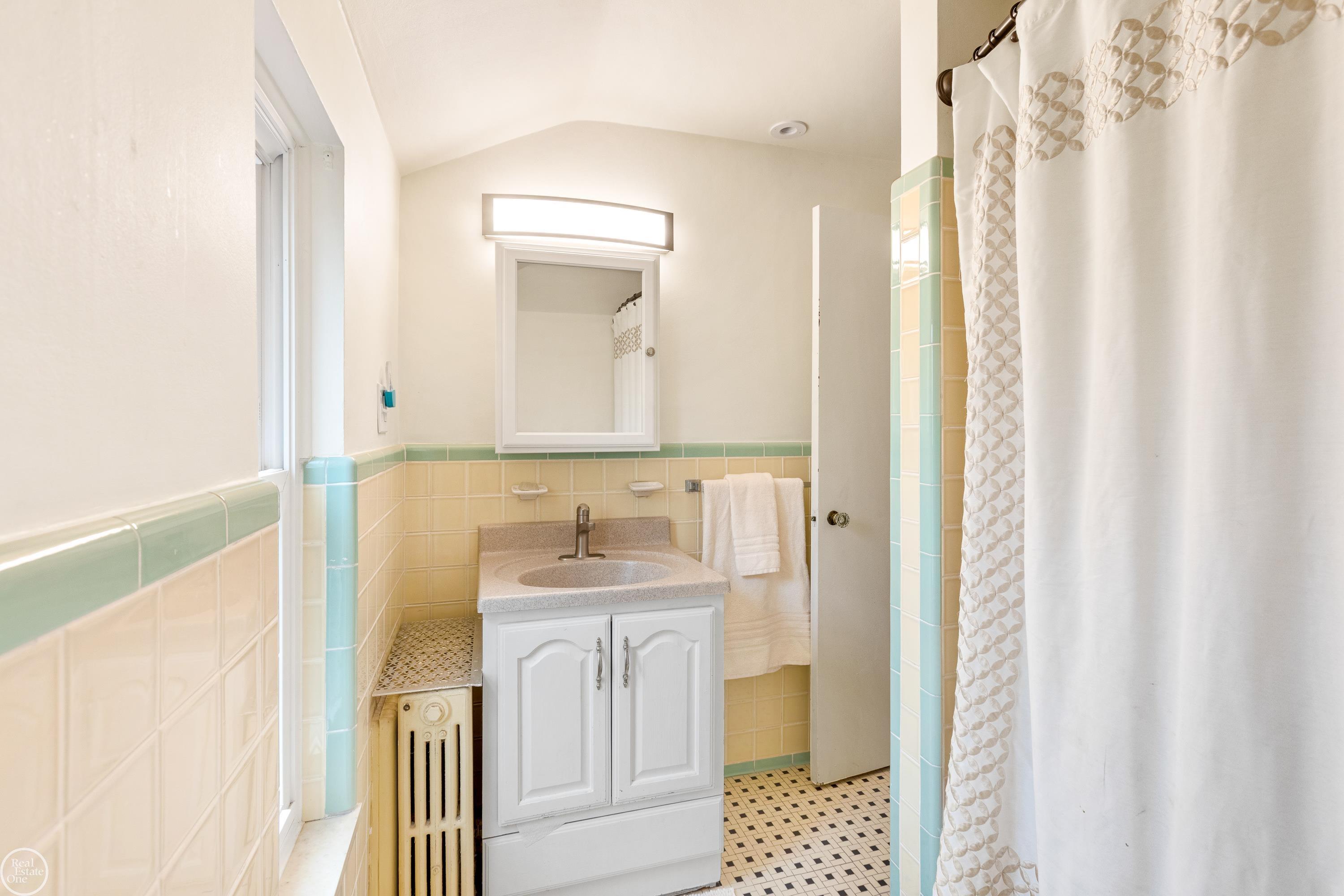 791 Roslyn Road Grosse Pointe, MI 48236 - Photo 34 of 57 50106857-33.JPG
