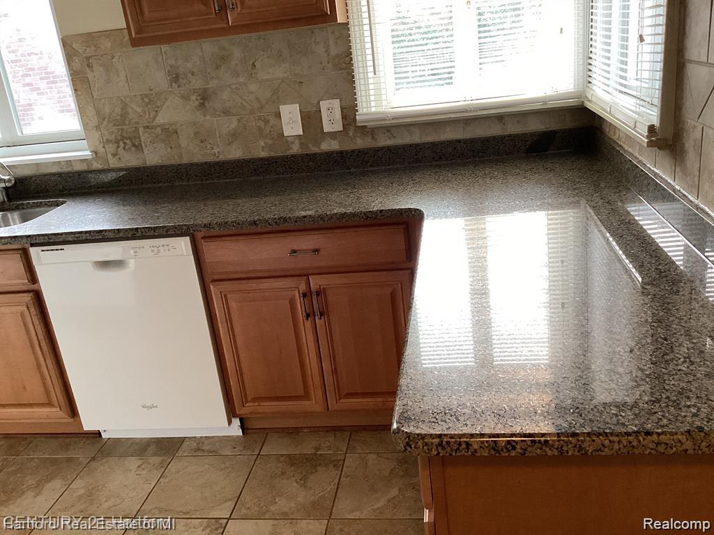 31568 Marblehead Road Farmington, MI 48336 - Photo 9 of 22