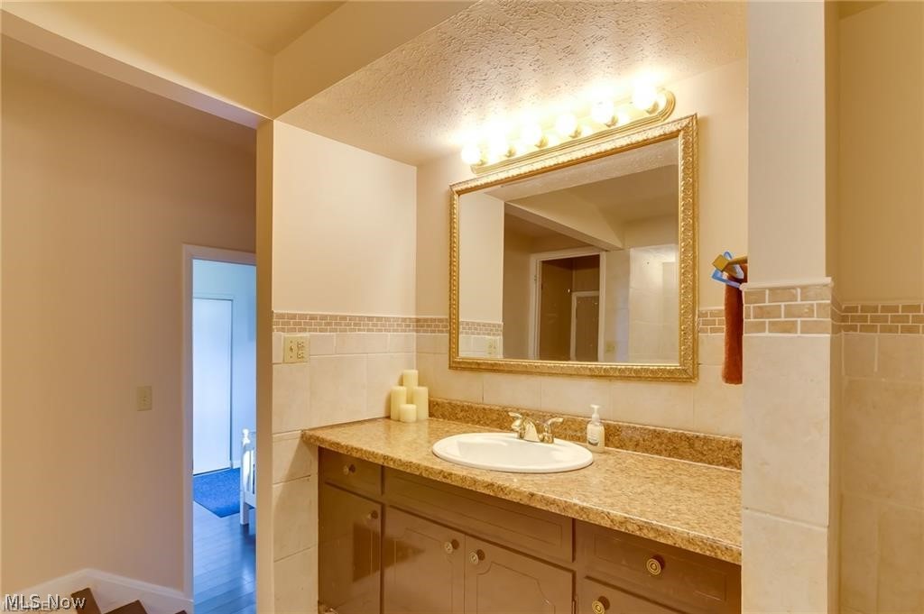 30312 Vineyard Road Willowick, OH 44095 - Photo 17 of 25