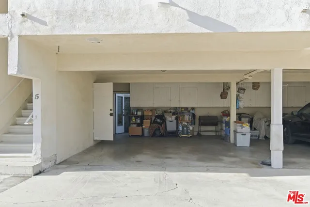 a view of a car garage of the house