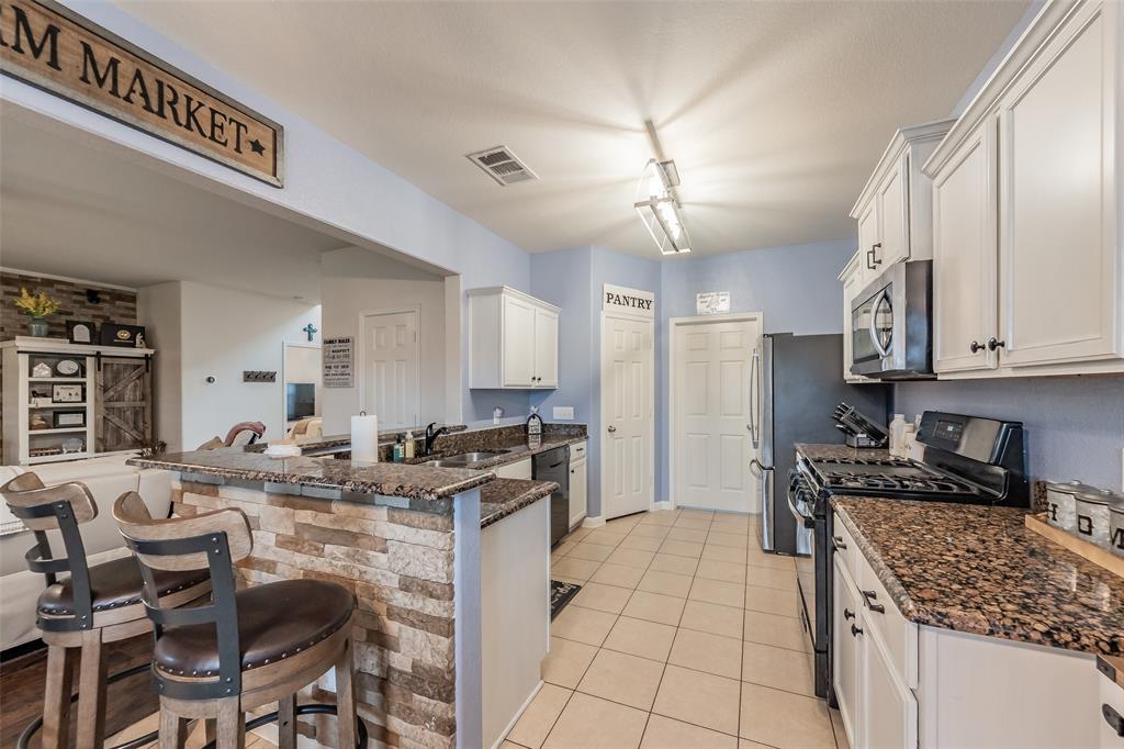 508 Drift Street Crowley, TX 76036 - Photo 11 of 34