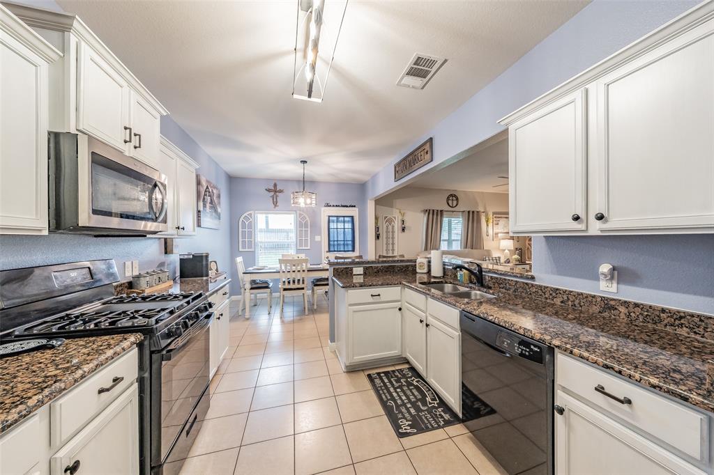 508 Drift Street Crowley, TX 76036 - Photo 12 of 34