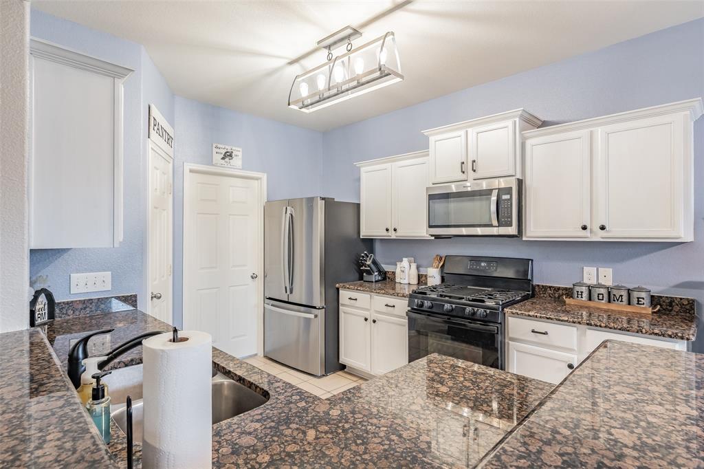 508 Drift Street Crowley, TX 76036 - Photo 8 of 34