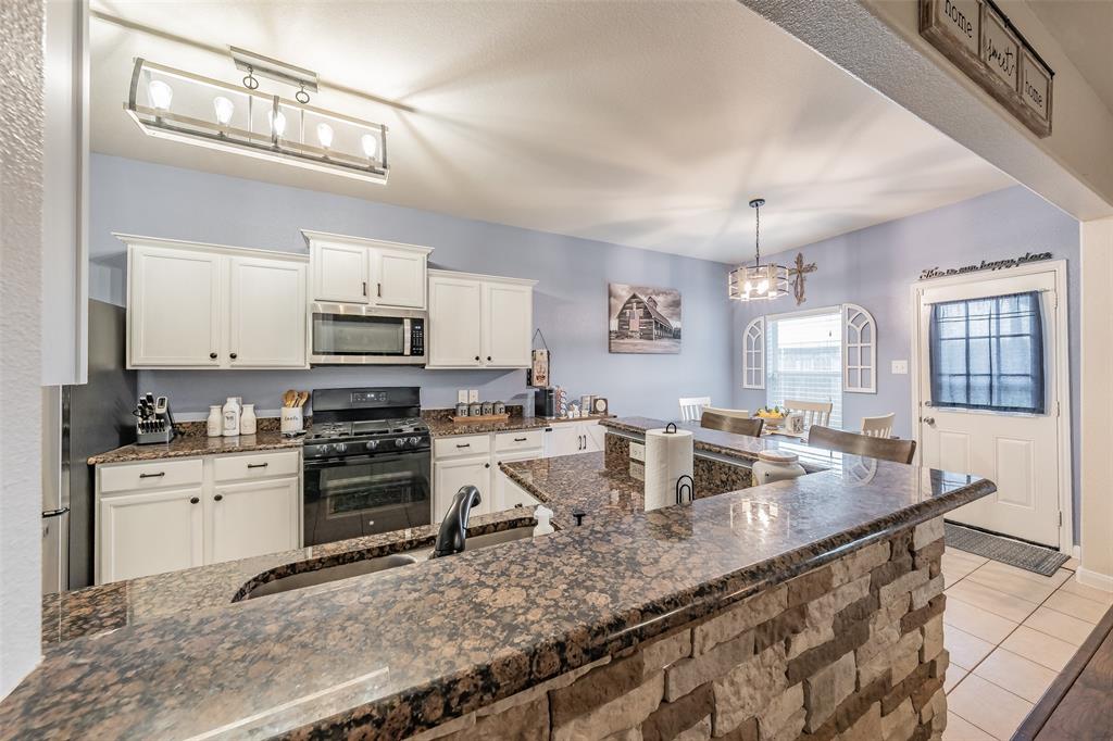 508 Drift Street Crowley, TX 76036 - Photo 9 of 34