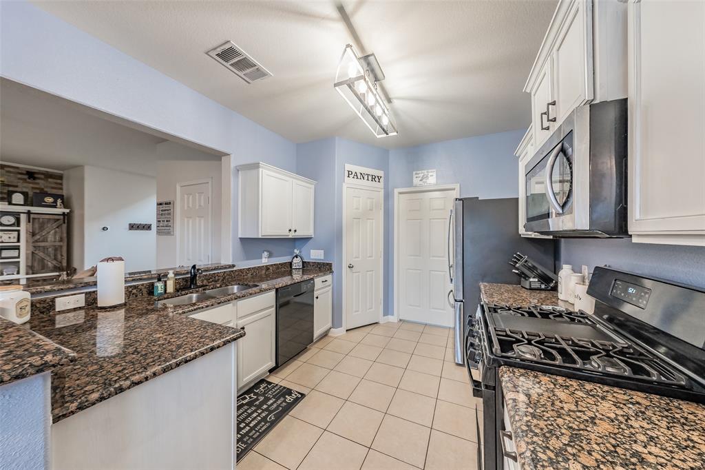 508 Drift Street Crowley, TX 76036 - Photo 10 of 34