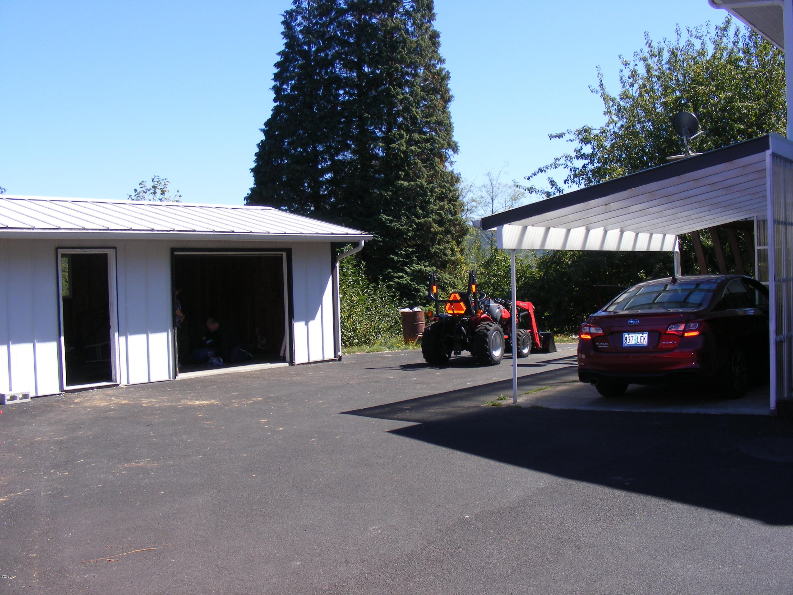 327 South Bay Road Toledo, OR 97391 - Photo 11 of 30 Paved parking