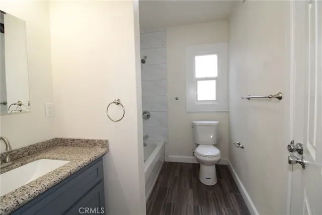 $2,300 | 7024 Middleton Street, Unit B, Huntington Park, CA 90255