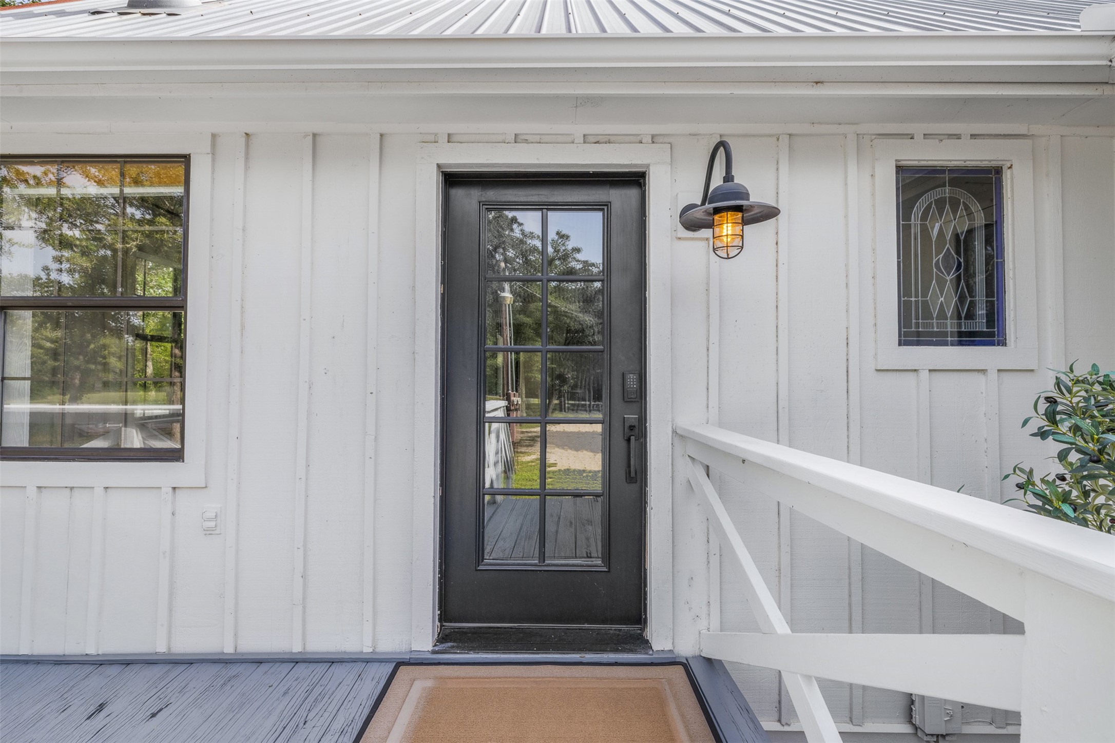 6811 Mockingbird Road Flatonia, TX 78941 - Photo 5 of 44 Inviting front porch