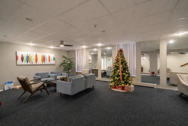 $209,900 | 1321 South Finley Road, Unit 419, Lombard, IL 60148