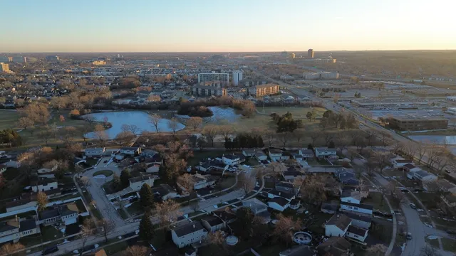 $209,900 | 1321 South Finley Road, Unit 419, Lombard, IL 60148