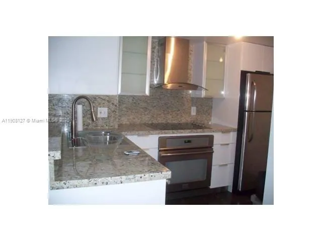 a black and white photo of a kitchen