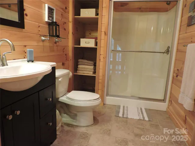 a view of entryway with furniture