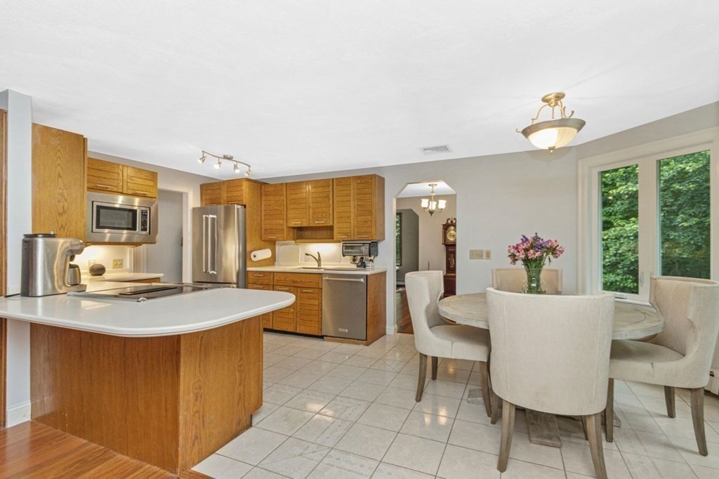 7 Deerfield Road Medway, MA 02053 - Photo 9 of 42 Gallery Image 9