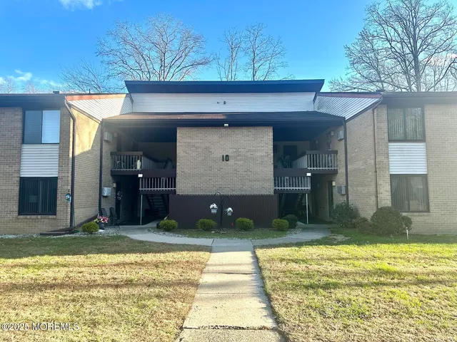 $2,100 | 10 Pine Cluster Circle, Unit E, Manalapan, NJ 07726