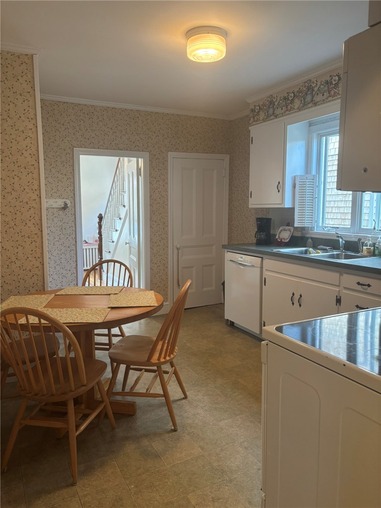 11 Eastnor Road Newport, RI 02840 - Photo 11 of 27