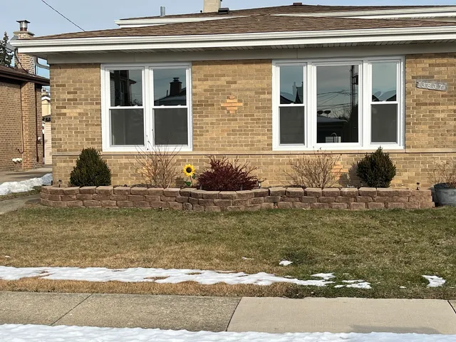$3,300 | 3837 Emerson Drive, Schiller Park, IL 60176