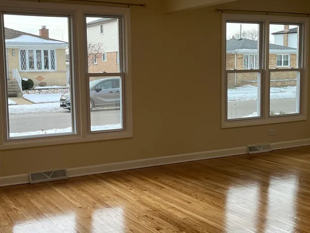 $3,300 | 3837 Emerson Drive, Schiller Park, IL 60176