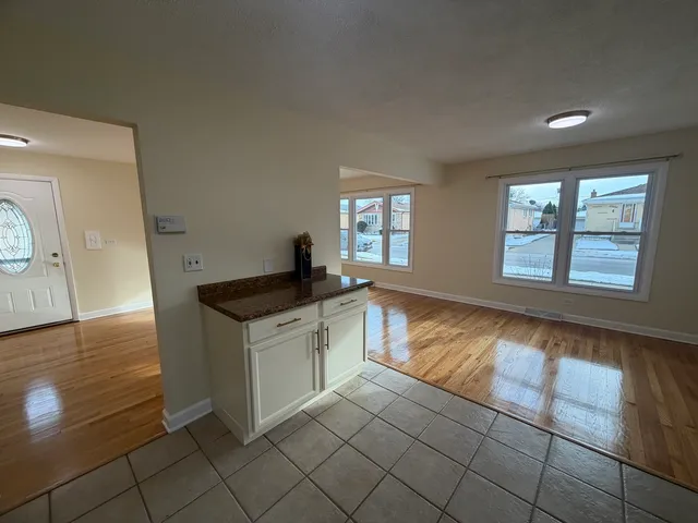 $3,300 | 3837 Emerson Drive, Schiller Park, IL 60176