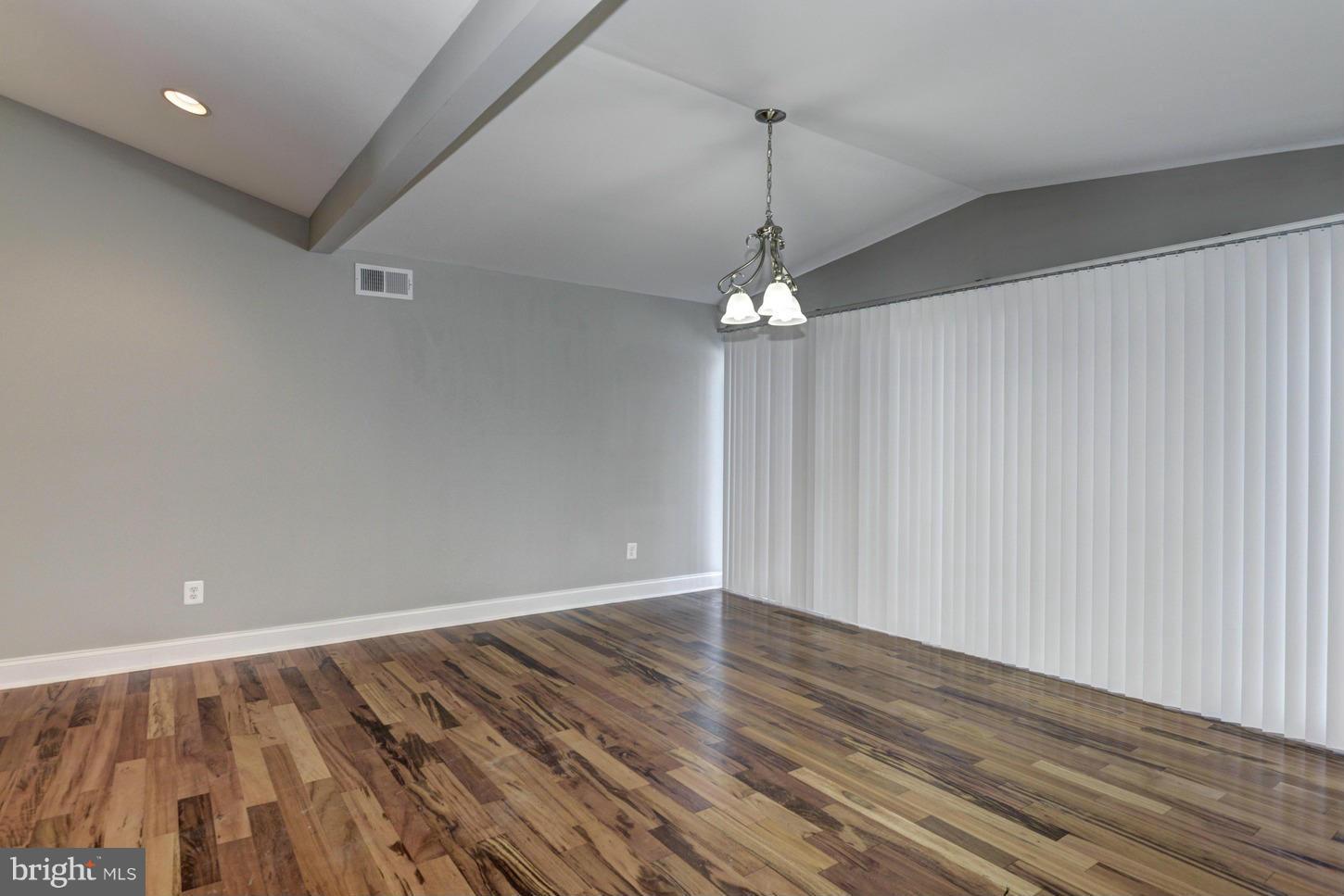 3405 Fielding Road Baltimore, MD 21208 - Photo 8 of 27 Living Room