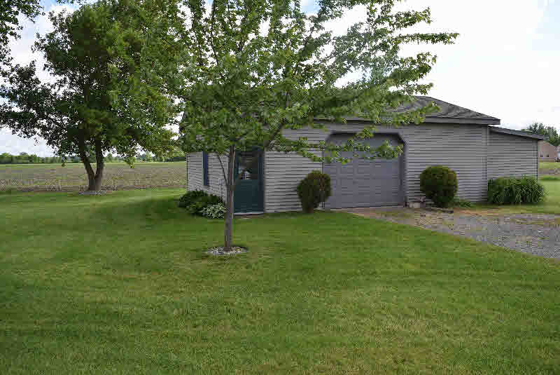 2310 South Nine Mile Road Kawkawlin, MI 48631 - Photo 11 of 23