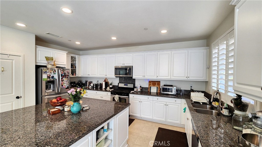 3341 Pine Ridge Loop Ontario, CA 91761 - Photo 10 of 27