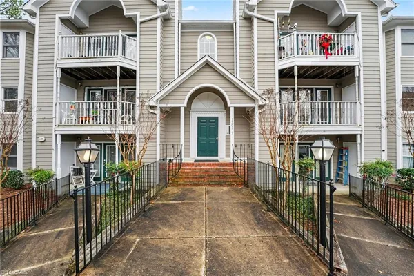 $155,000 | 3701 Cotswold Terrace, Unit 5E, Greensboro, NC 27410