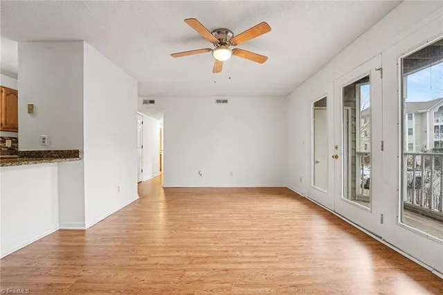$160,000 | 3701 Cotswold Terrace, Unit 5E, Greensboro, NC 27410