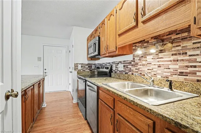 $160,000 | 3701 Cotswold Terrace, Unit 5E, Greensboro, NC 27410