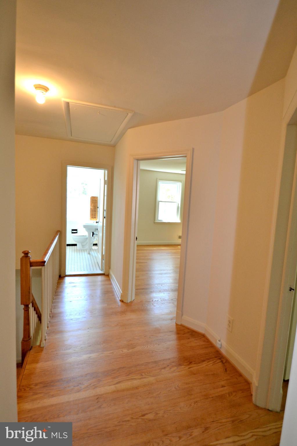 6156 Regent Park Road Baltimore, MD 21228 - Photo 12 of 30 Upper level foyer