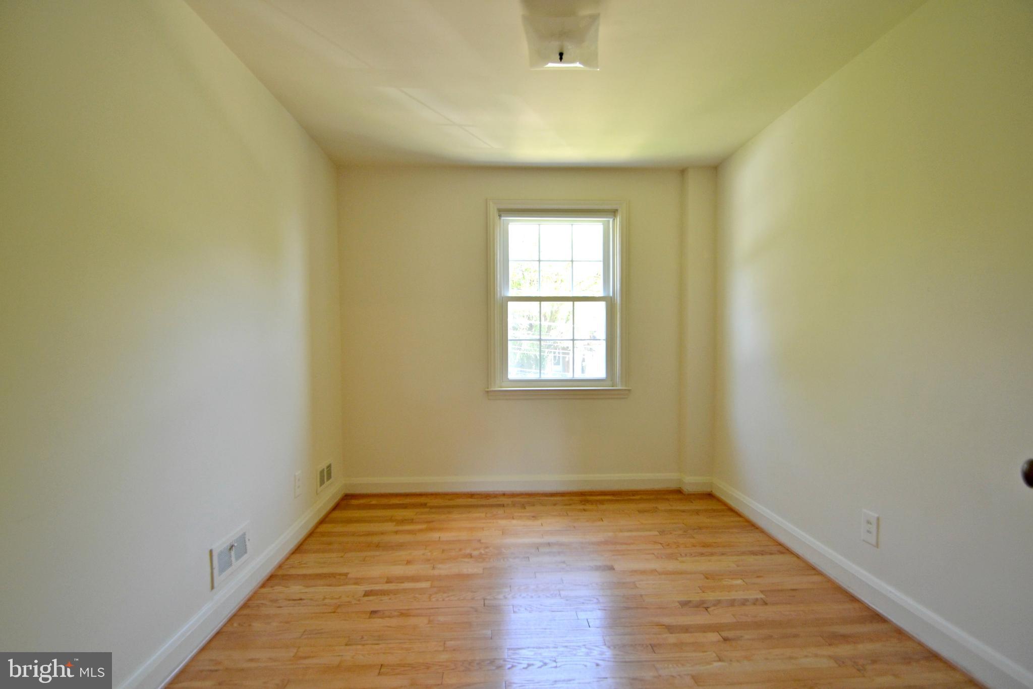 6156 Regent Park Road Baltimore, MD 21228 - Photo 17 of 30 Bedroom