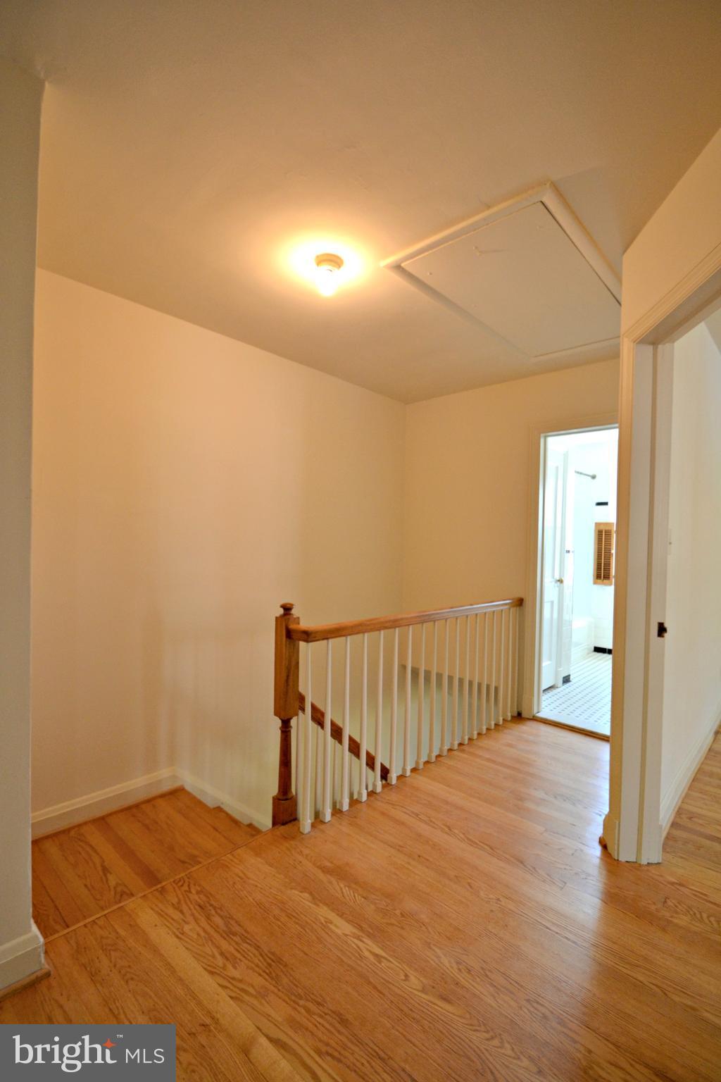 6156 Regent Park Road Baltimore, MD 21228 - Photo 19 of 30 Upper level foyer