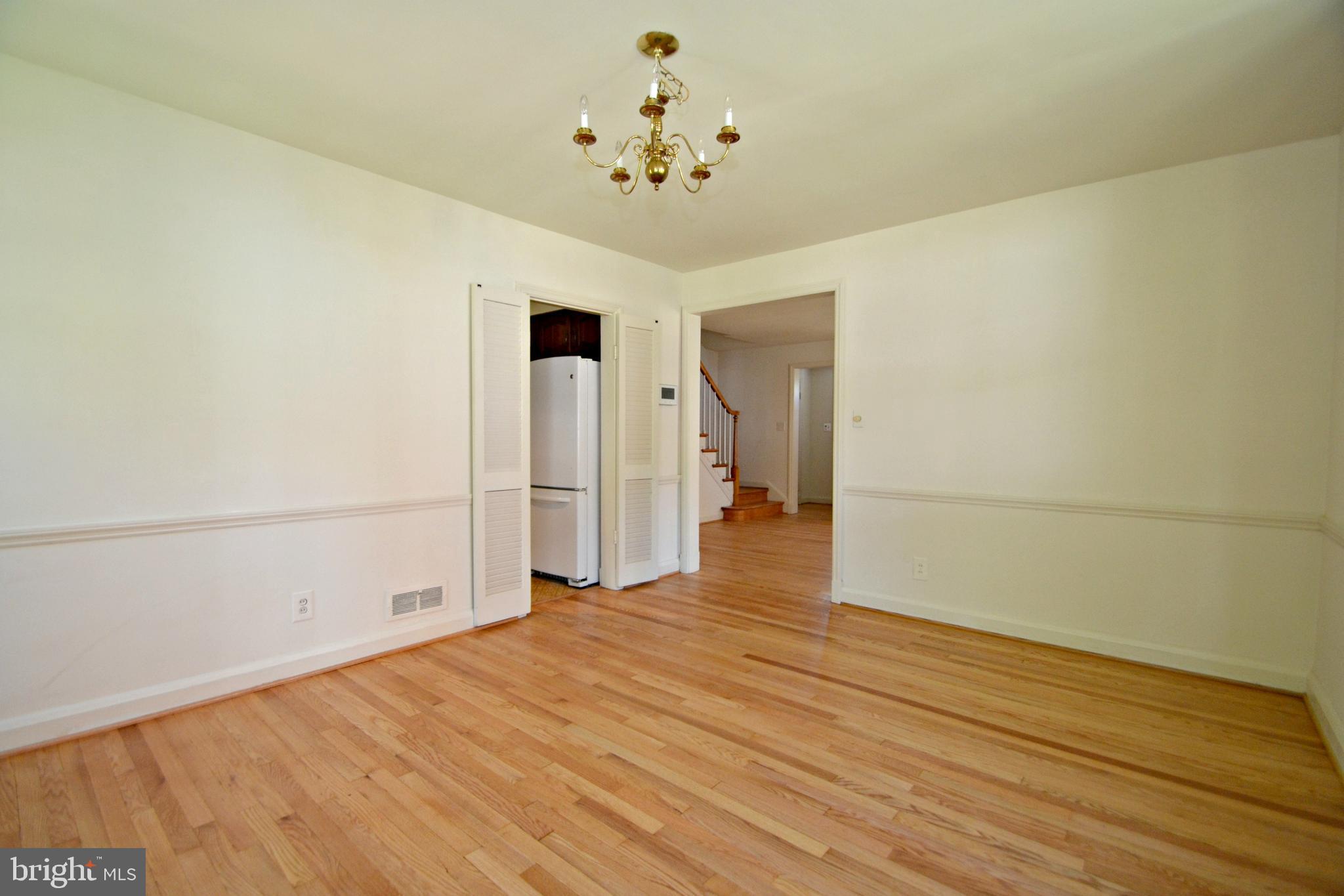 6156 Regent Park Road Baltimore, MD 21228 - Photo 7 of 30 Dining room