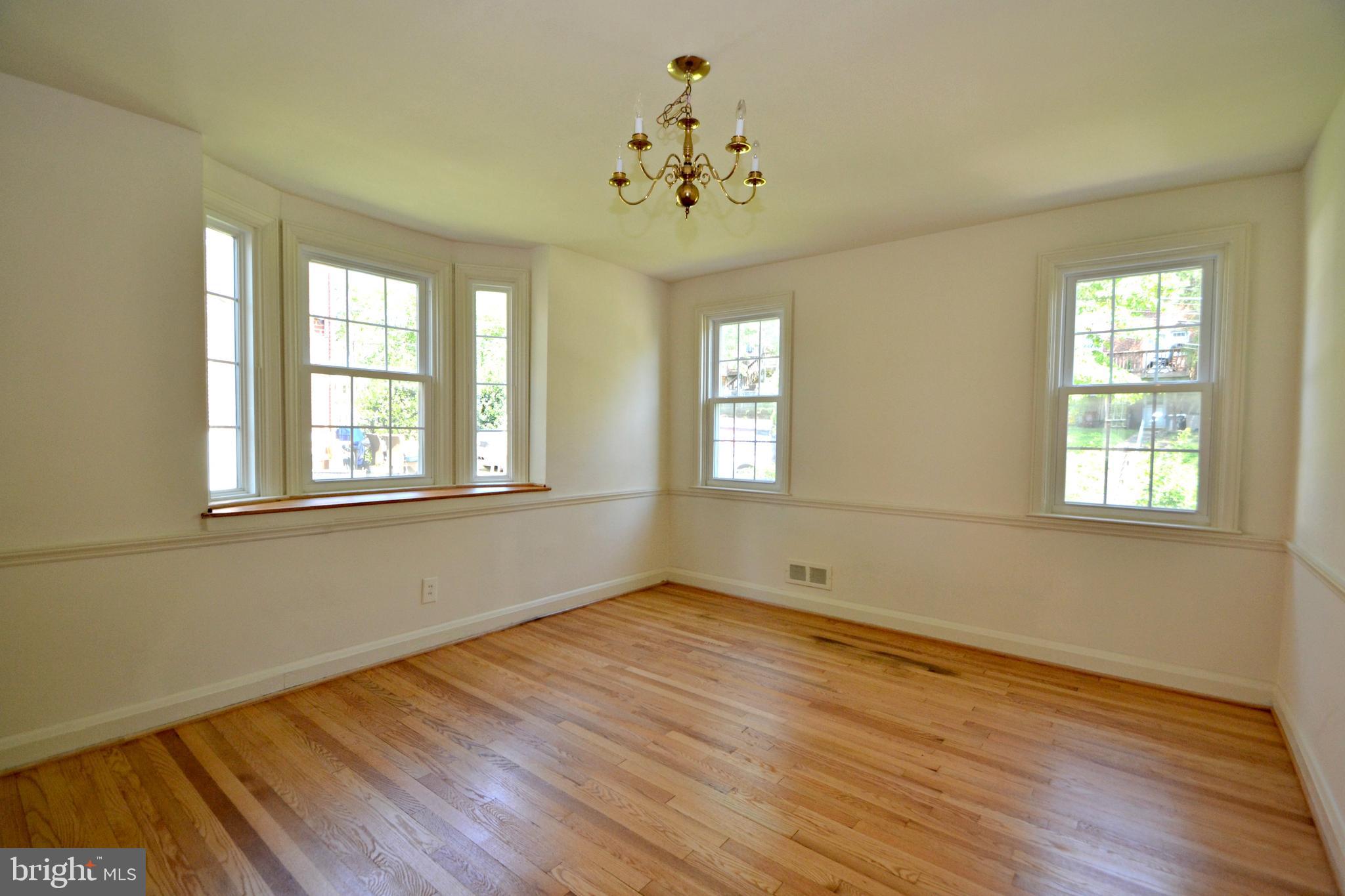 6156 Regent Park Road Baltimore, MD 21228 - Photo 8 of 30 Dining room