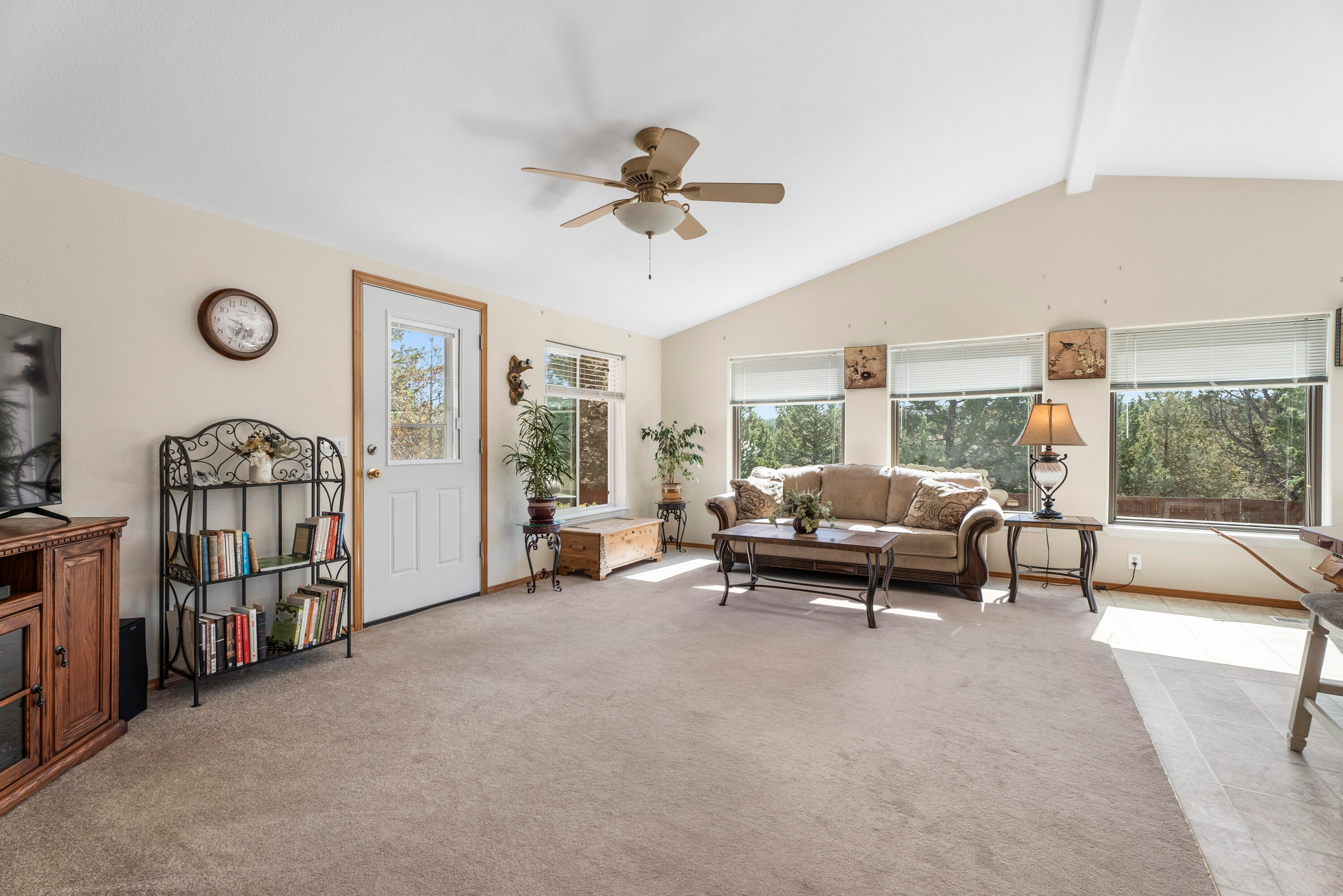 9141 Southwest Shad Road Terrebonne, OR 97760 - Photo 5 of 32 11-Living Room
