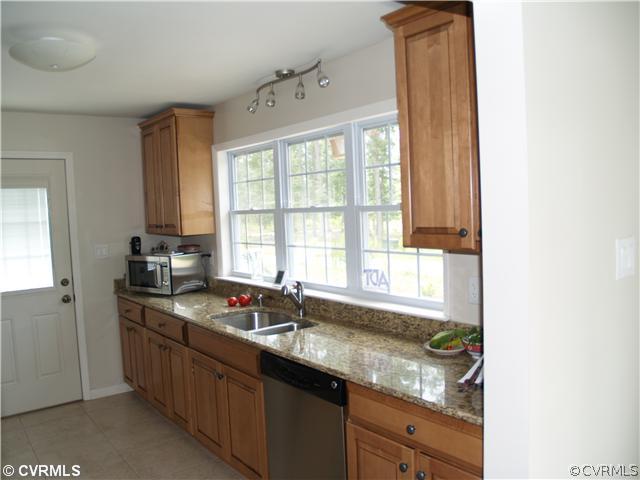 8350 Old Roxbury Road Quinton, VA 23141 - Photo 5 of 9 Kitchen - Featuring Granite Counters and Craftmade