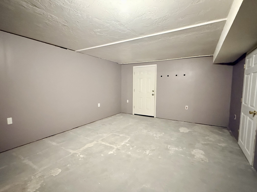 14 Milford Road, Unit 4 Grafton, MA 01560 - Photo 31 of 41