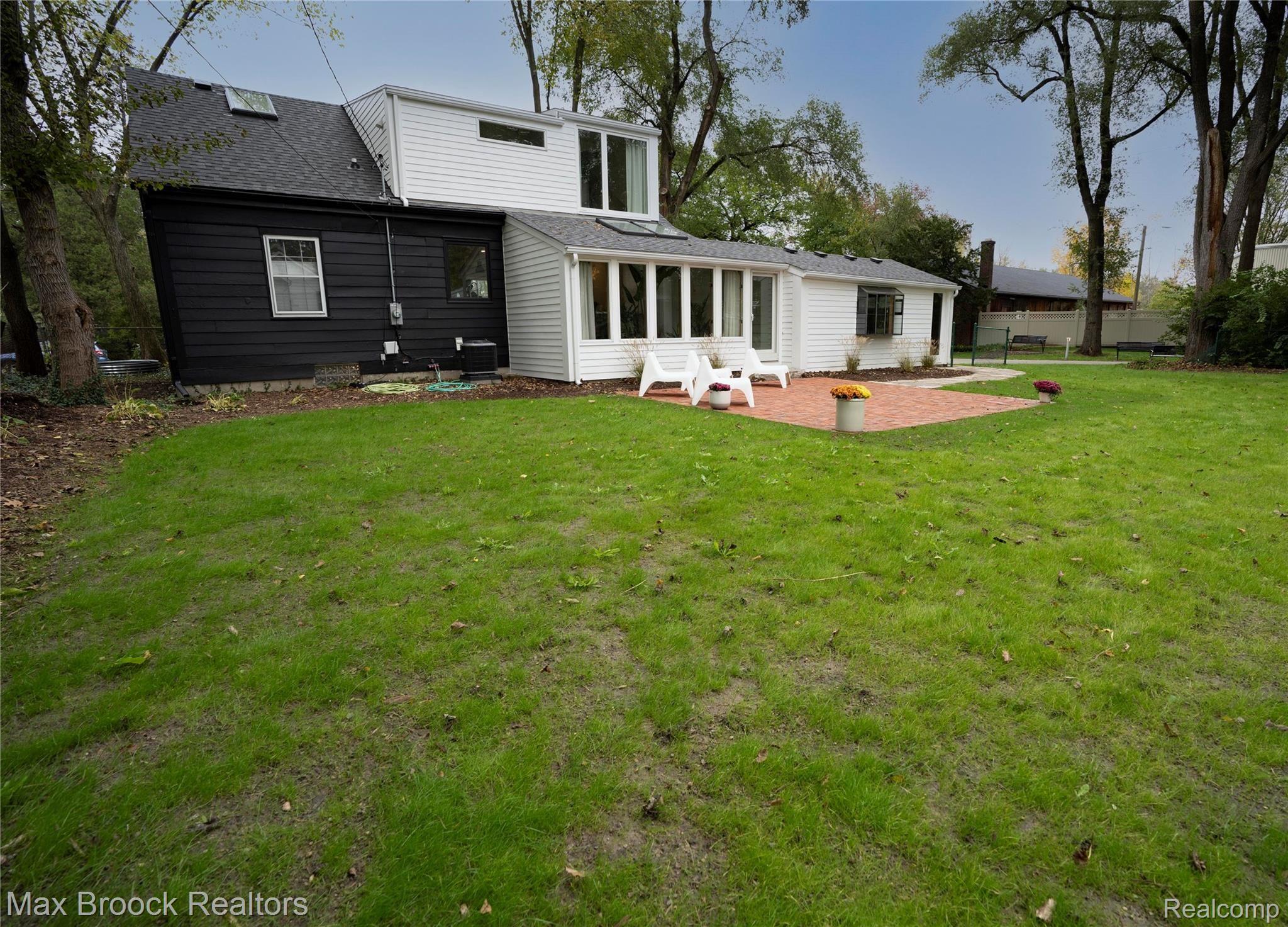90 Amherst Road Pleasant Ridge, MI 48069 - Photo 40 of 43 Backyard06.jpg