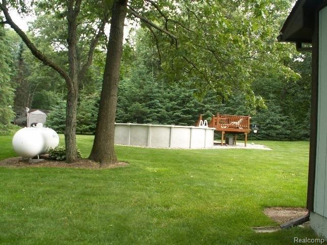 4337 Richardson Road Howell, MI 48843 - Photo 13 of 15 above ground pool