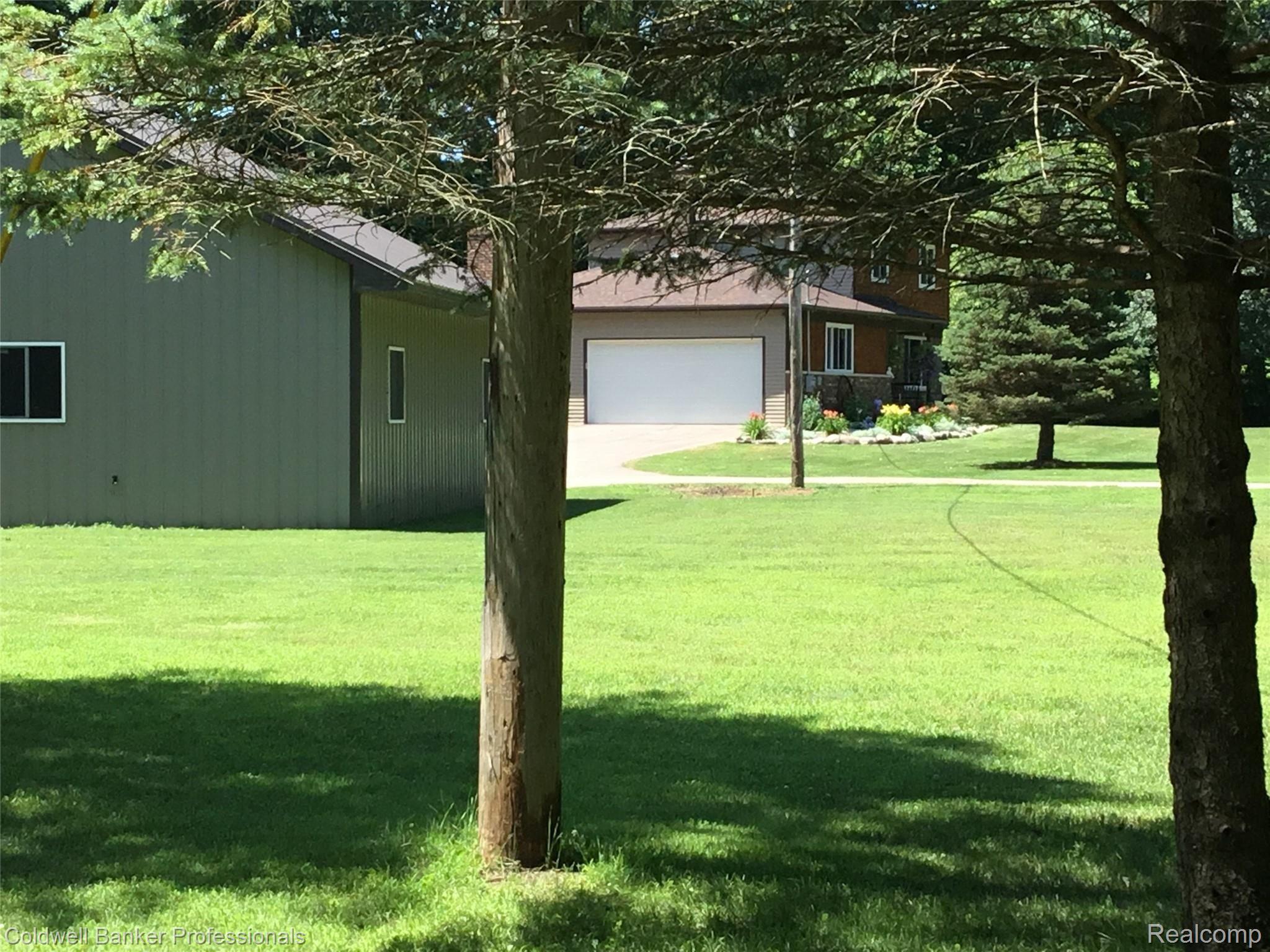 401 Munger Road Holly, MI 48442 - Photo 9 of 29 105B5712-6BEB-4EB9-B1E4-909FAC549CF4.jpeg
