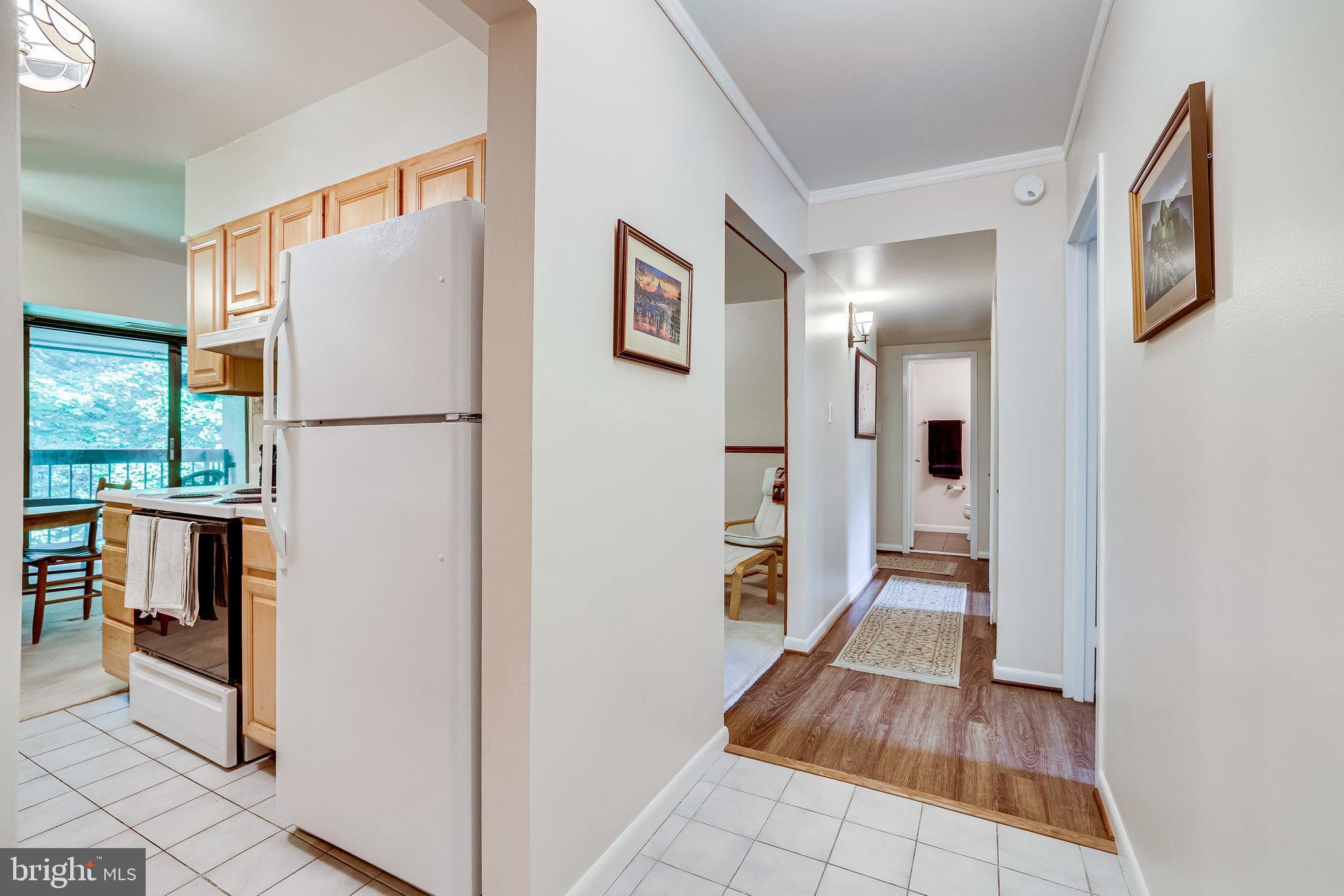 11621 Stoneview Square, Unit 22C Reston, VA 20191 - Photo 5 of 37 Front Entrance Foyer